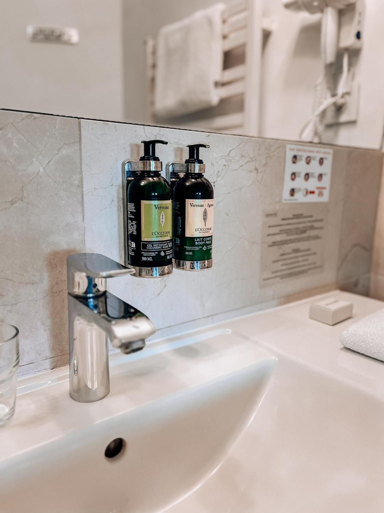 薰衣草浴场酒店 乌涅尤夫 外观 照片